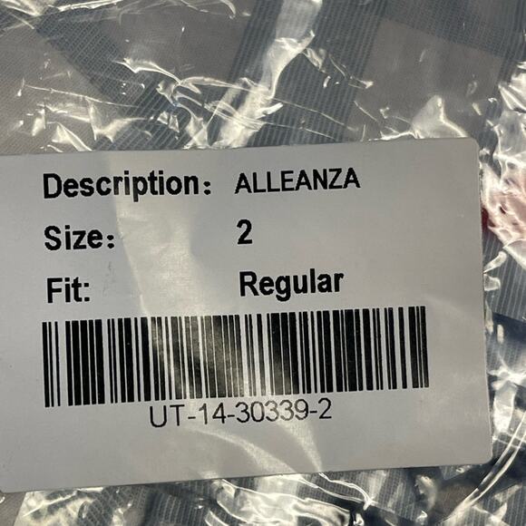 UNTUCKit‎ Women's Light Denim Button Down Long Sleeve Shirt in Blue Size 2 NWT - Picture 7 of 7